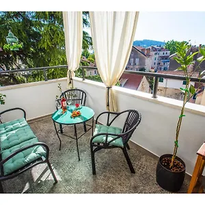 Boutique City Center View Apartment