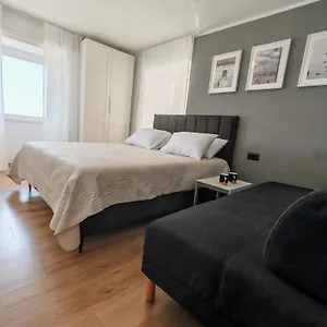 Banjo Polo Apartment