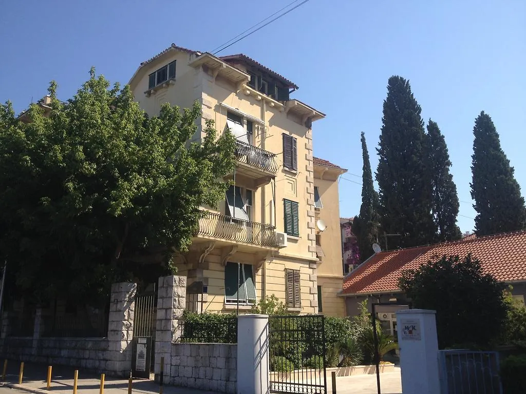 Apartment Sonata Split