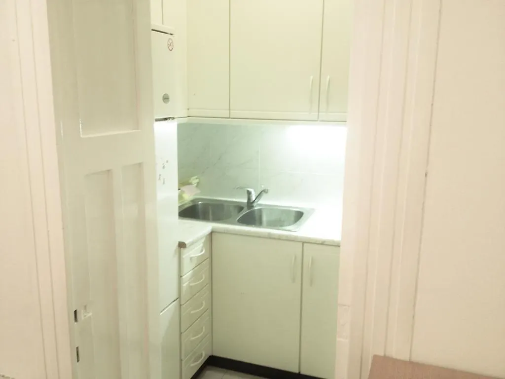 Apartment Sonata Split